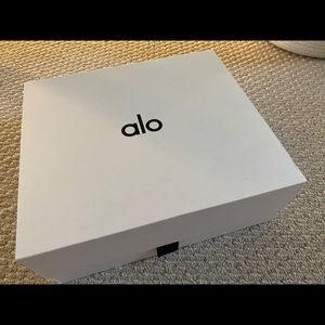 WOMEN'S KNIT SNEAKER